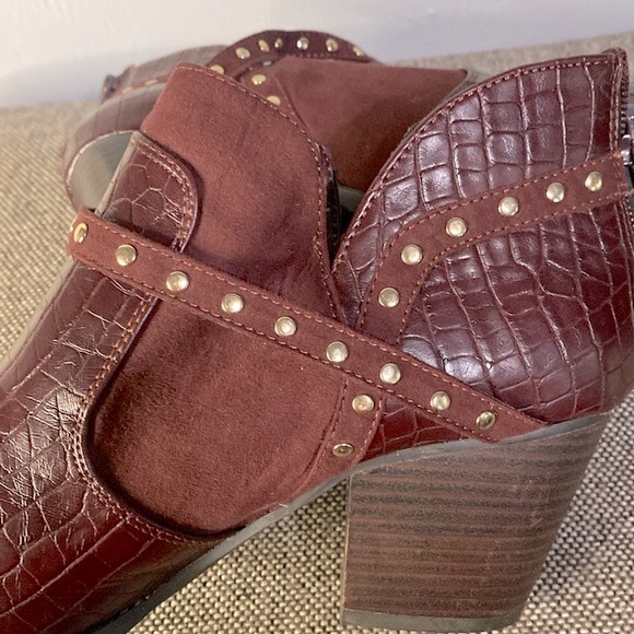 Bella Vita ankle booties, size 8 1/2N. - Picture 7 of 13